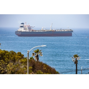 (能源期货直播室)美国拦截委内瑞拉油轮事件发酵，原油期货结束连跌大幅反弹